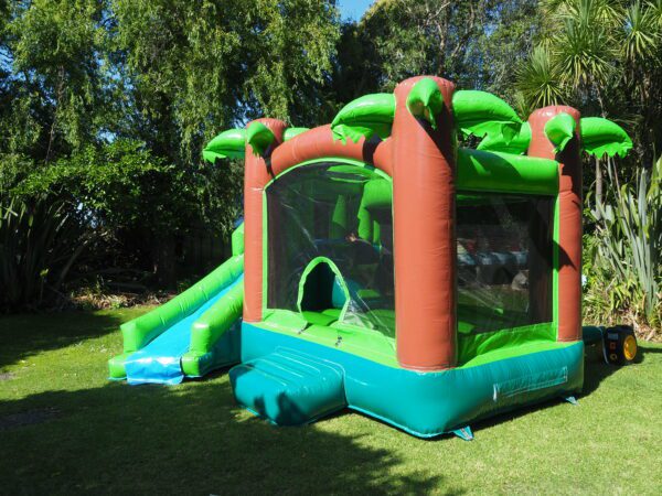 bouncy jungle tree house kicks n giggles party hire equipment waiuku kicks and giggles bouncy castles auckland